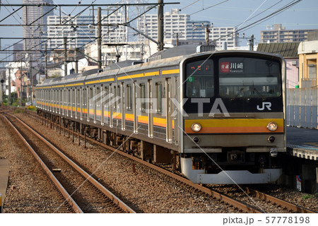 南武線を走る205系快速電車6両 57778198
