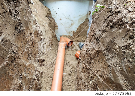 Supply of a sewer pipe to a sump by a master 57778962