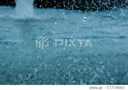 水飛沫 57779063