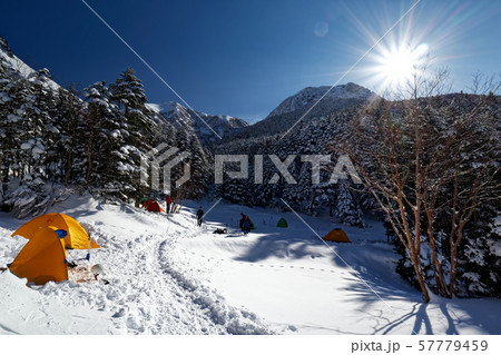 八ヶ岳・行者小屋のテント場と阿弥陀岳 八ヶ岳・行者小屋のテント場と阿弥陀岳 57779459