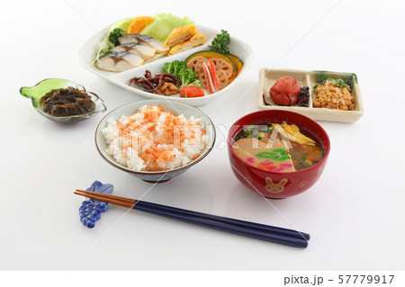 美味しそうな和風朝食 美味しそうな和風朝食 57779917
