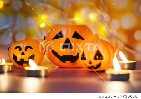 Halloween background candlelight orange decorated 57790038