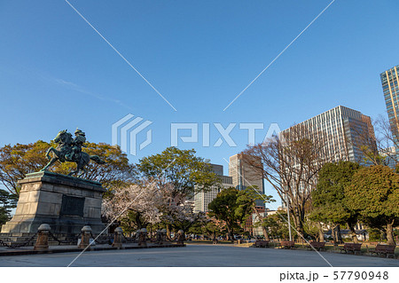 皇居外苑の楠木正成騎馬銅像 皇居外苑の楠木正成騎馬銅像 57790948