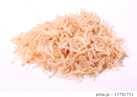 山盛りの干しえび 57792751