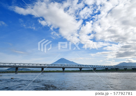 新幹線と富士山 新幹線と富士山 57792781