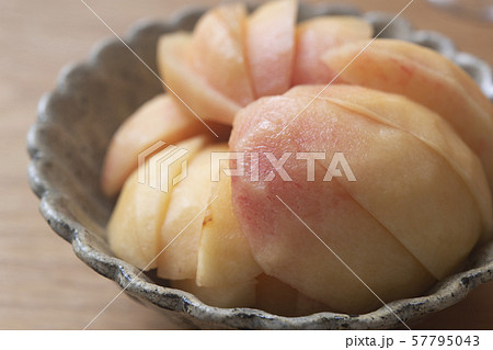 硬い桃 57795043