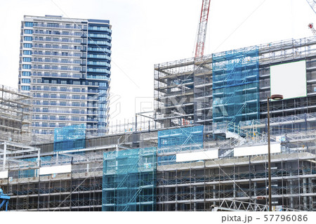 マンション・ビルの建設現場 マンション・ビルの建設現場 57796086