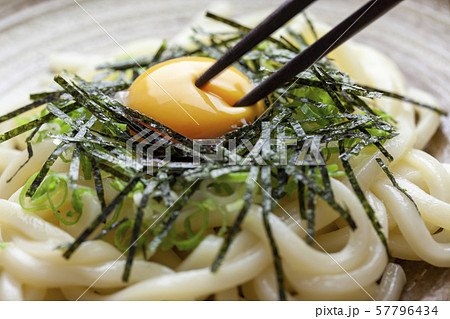 卵の黄身を乗せた冷やしうどん 57796434