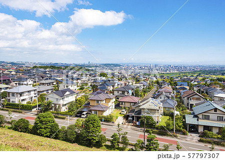 郊外から眺める街並み 郊外から眺める街並み 57797307