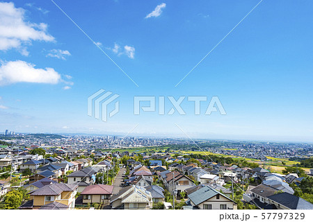 郊外から眺める街並み 郊外から眺める街並み 57797329