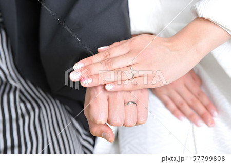 新郎新婦の手 和装 新郎新婦の手 和装 57799808