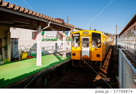 Akita Nairiku Line Yellow train at  Kakunodate JR 57799874