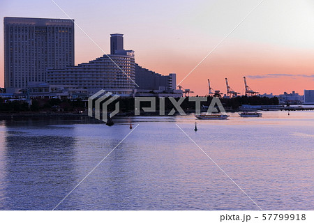 東京湾 お台場の夕景 東京湾 お台場の夕景 57799918