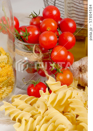 raw pastas with cherry tomatoes 57804584