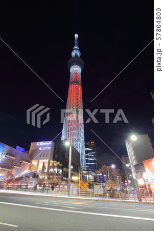 東京スカイツリーの夜景（キャンドルツリー） 57804809