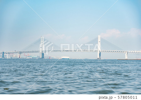 海から見たベイブリッジ 57805011