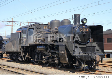 大井川鉄道のSL列車　C56-44 57809333