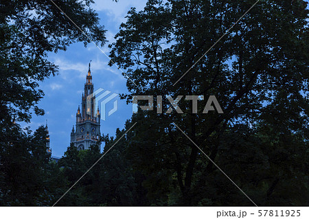 オーストリア　ウィーン　ウィーン市庁舎 57811925