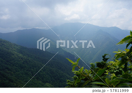 【世界遺産 紀伊山地の霊場と参詣道】大峯奥駈道　弥山を望む　奈良県吉野郡天川村 57811999