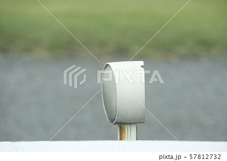 ガードレール用視線誘導標の反射板の写真素材