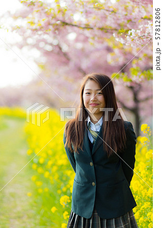 女子高生 春 桜 菜の花 女子高生 春 桜 菜の花 57812806