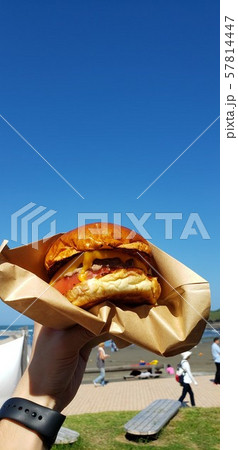 空とハンバーガーと海 空とハンバーガーと海 57814447