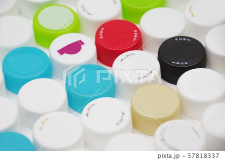 ペットボトルのキャップ　リサイクルイメージ 57818337