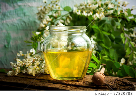 Honey in a jar with acacia flowers 57820788