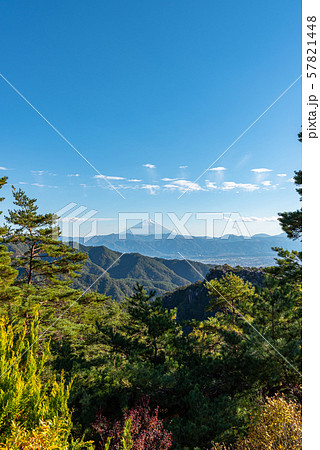 富士山　眺望　パノラマ　昇仙峡ロープウエイ　御嶽昇仙峡　山頂　富士山遥拝　展望台　甲府市　山梨県 57821448