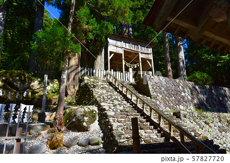 白山中居神社　御本殿 57827720