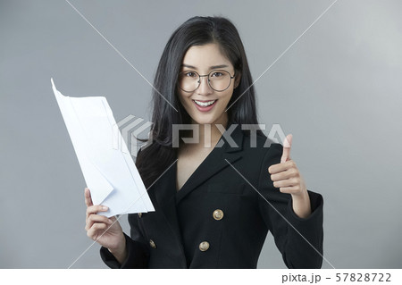 女性　ビジネス 57828722