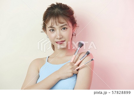 女性 ビューティー 背景カラー 女性 ビューティー 背景カラー 57828899