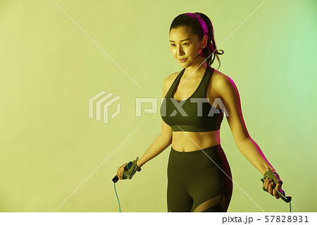 女性 スポーツ アスリート 女性 スポーツ アスリート 57828931