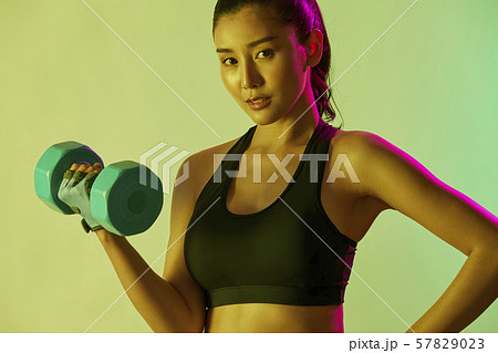女性 スポーツ アスリート 女性 スポーツ アスリート 57829023