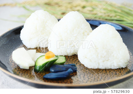 おにぎり おにぎり 57829630