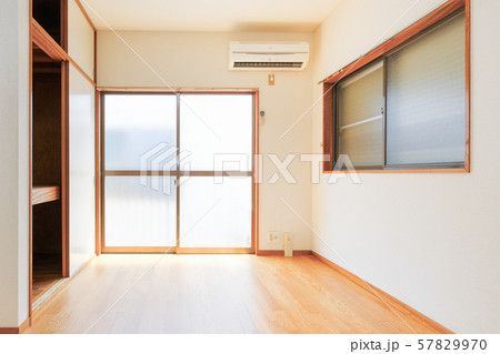転入前・転出後の何もない部屋 57829970