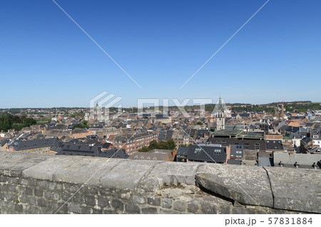 「ムーズ河の真珠」と讃えられるナミュールのシタデルからの景観 57831884