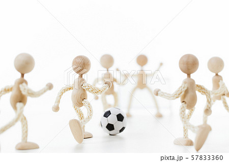 サッカー　スポーツ　フットボール　　サッカー選手 57833360