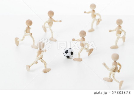 サッカー　スポーツ　フットボール　　サッカー選手 57833378