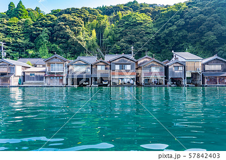 京都府　伊根の舟屋　海からの眺め 57842403