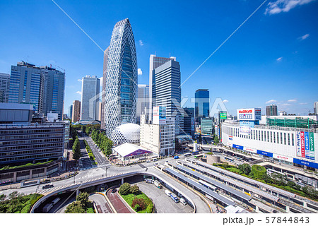 新宿駅西口駅前　新宿駅西口広場 57844843
