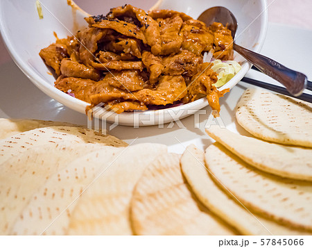 pocket bread with braised pork neck 57845066