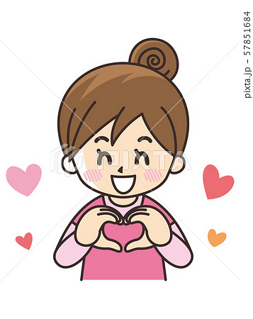 手でハートを作る若い女性 57851684