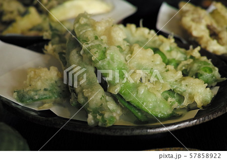 巨大な嬬恋産朝採りインゲンの天ぷら 57858922