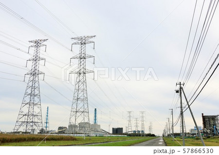 北海道　鉄塔と電線 57866530