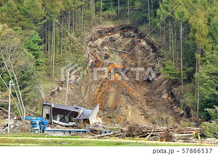 北海道　胆振東部地震　土砂崩れ 57866537