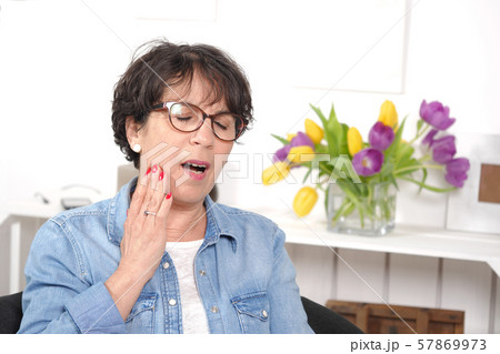 brunette mature woman with a toothache 57869973