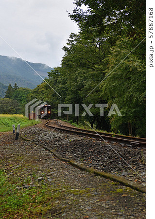 鉄道の旅　わたらせ渓谷鐡道　稲田の季節 57887168