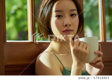 女性　ライフスタイル 57918903