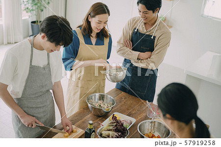 男女 ライフスタイル 料理 男女 ライフスタイル 料理 57919258